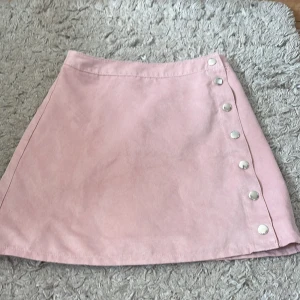 Rosa kort kjol - Säljer denna jätte gulliga gammeldagsrosa kjolen som tyvärr är för liten