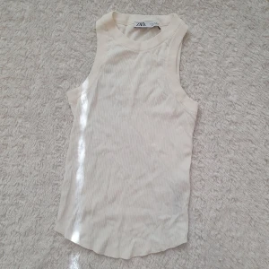 Vitt zara linne!! - Nästan oanvänd! Ribbstickad!! Jättebra skick, inga fläckar. Säljer pga använder aldrig ❤️❤️