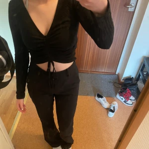 Svart tröja  - En svart tröja från new yorker älskade den förut men är för liten nu! 