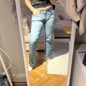 Levis jeans - Thrifta Levis jeans! Något slitna. Modell slim straight 514