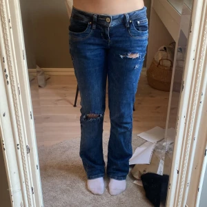 Ltb jeans  - Säljer dessa ltb jeansen med hål i❣️ Storlek: 26/30 passar mig som är 163❤️