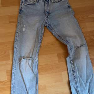 Säljer dessa ripped jeans från HM. 