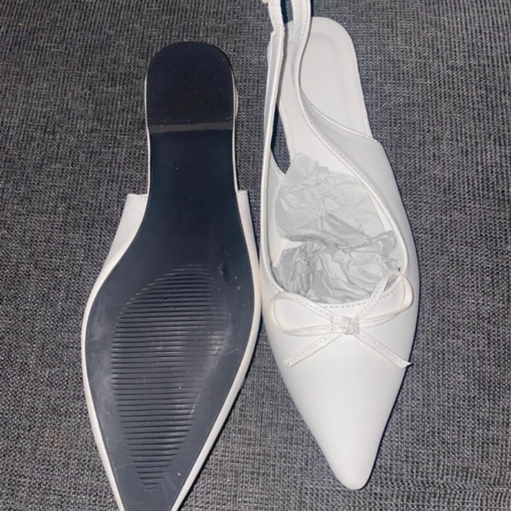 Fina oanvända ballerina skor med spetsig tå💕. Skor.