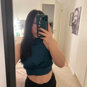 Topp  - Mörk grön topp från SHEIN 