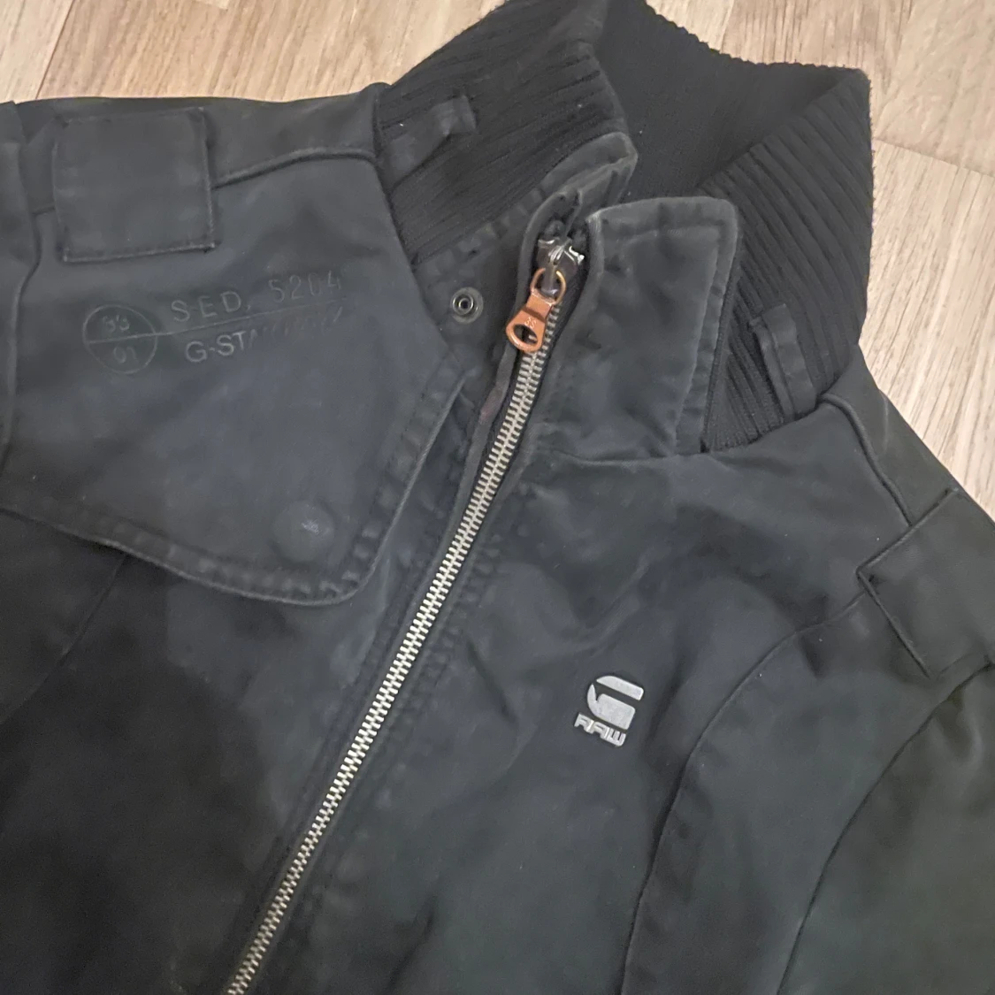 Snygg tight svart jacka - 92