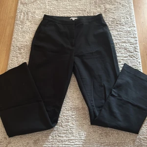 Svarta kostymbyxor bootcut! - De är lite använda, frågor dm!