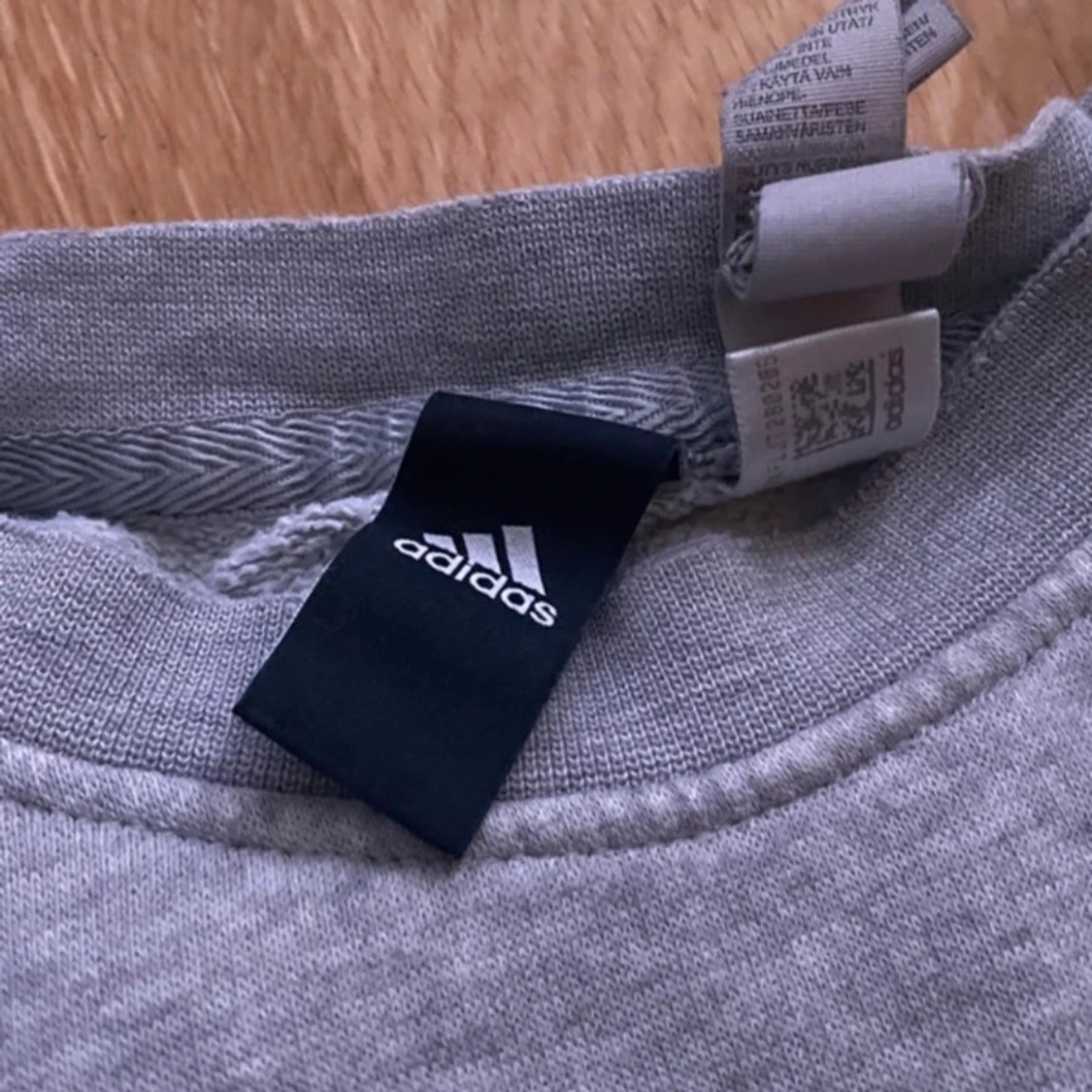 Grå sweatshirt från Adidas - 91