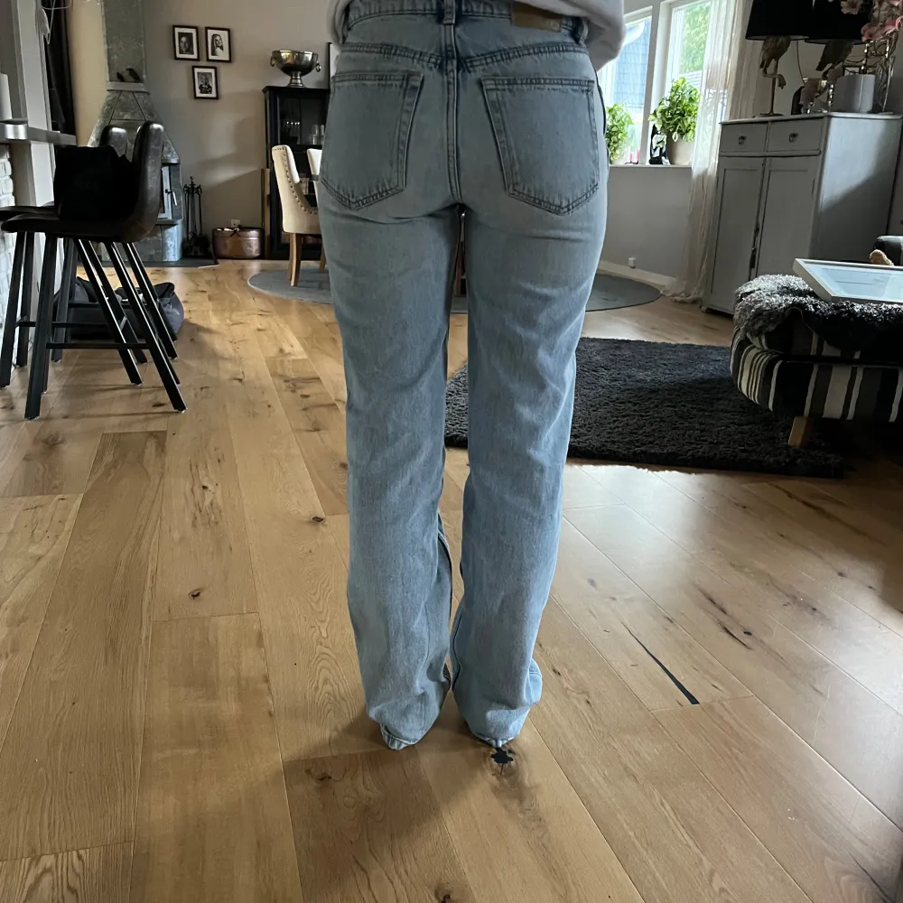 Jätte fina jeans, som tyvärr inte kommer till användning . Jeans & Byxor.