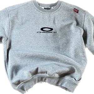 Vintage 2001 Oakley Sweater - Perfekt kvalitet Sällsynt Vintage Oakley tröja💯 Aldrig använd Som helt ny, är storlek M men passar som S/M🤔