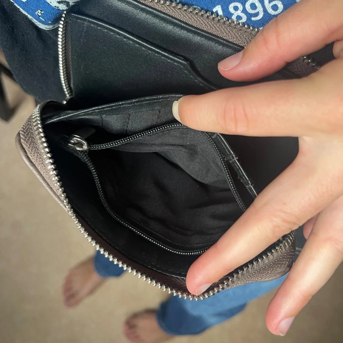 Brun plånbok med dragkedja - 92