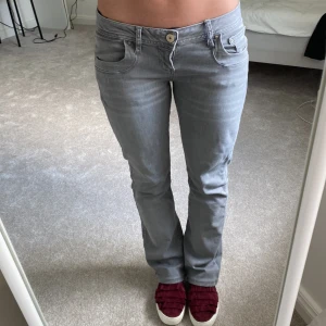Ltb jeans  - Ett par jätte fin ltb jeans som är i ett jätte bra skick nästan aldrig använda, sytt up hos en skräddare så dom passar mig som är 158-159.💗 om du undrar nåt skriv💕