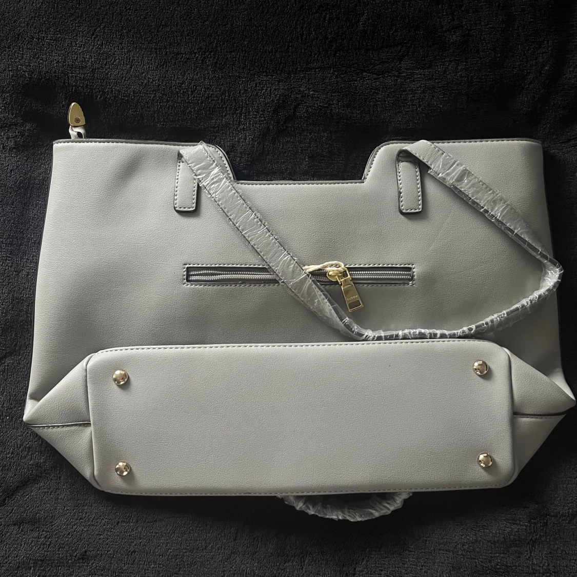 Grå handväska  - 90