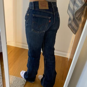 Lågmidjade jeans Levis - Lågmidjade jeans från Levis, midjemått: 75cm, innebenslängden: 75cm, w29, l34