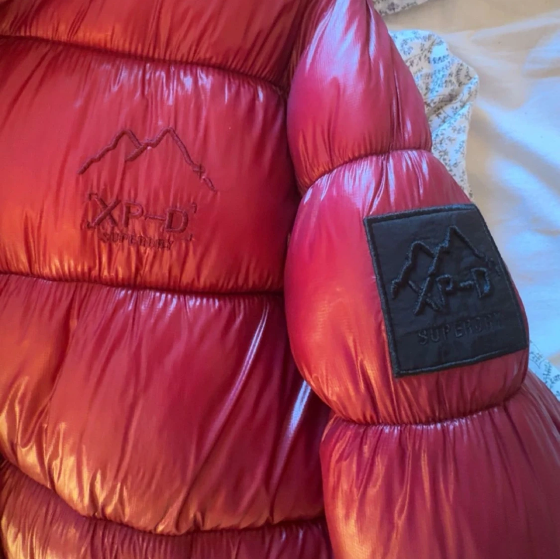 Superdry röd jacka - 90