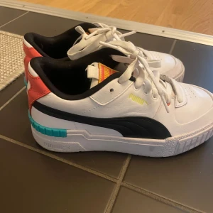 Puma - Storlek 36 skorna är normala i storleken, dom är använda men inte så slitna