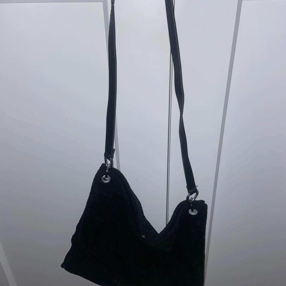 Svart axelväska - 90