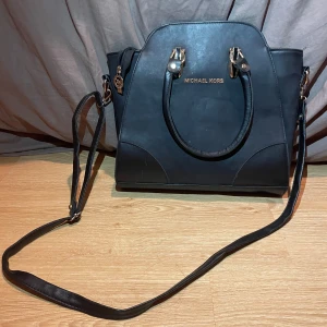 Michael Kors Väska - sparsamt använd 