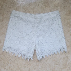 Virkade shorts - Sjukt snygga och trendiga virkade shorts som tyvärr inte kommer till användning💓 passar mig som vanligtvis har XS/S. Kan gå ner i pris vid smidig affär💕