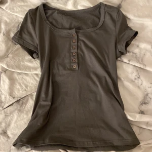 T-shirt - I nyskick och ser helt ny ut, använd 1 gång❤️