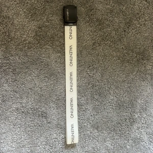 Valentinopeak, performance (bälte) - Valentino: 500kr Skick:7/10 Storlek:12-14y |Peak performance:299kr Skick:9/10 Storlek: 12-14y