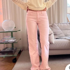 Byxor - Köpta här på Plick. Ljusrosa manchesterbyxor 