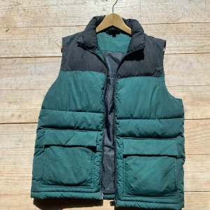 Väst! - Skön väst från lager 157 har knappt använt! Skriv vid mer frågor!