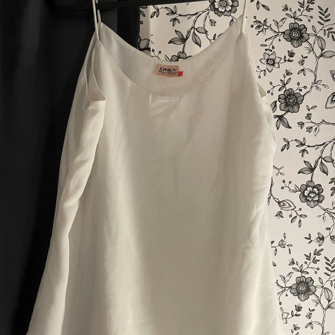 Vit linnetopp från ONLY