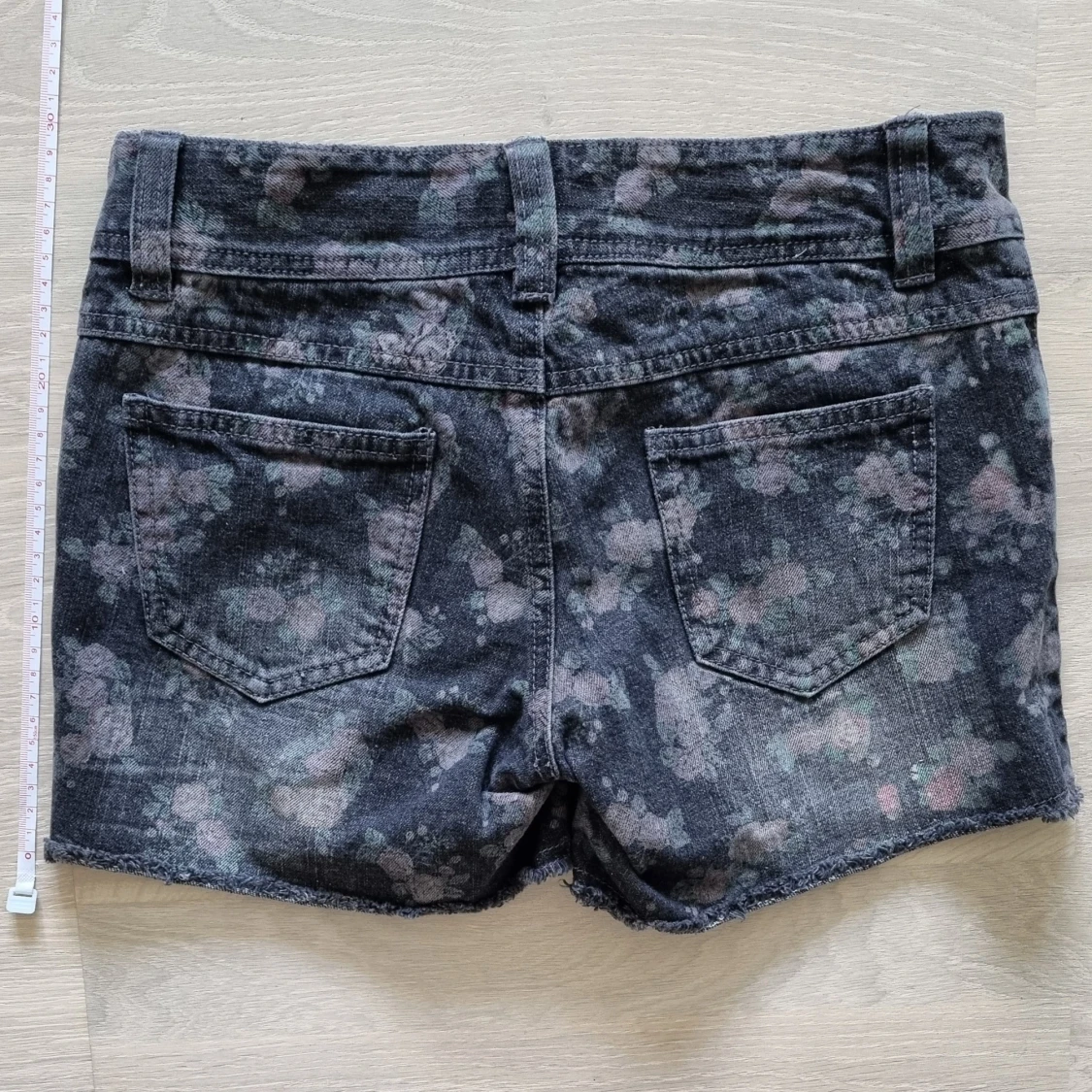 Oanvända washed jeans shorts - 90