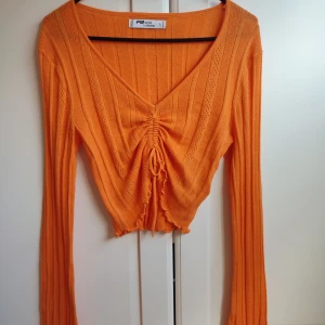 Crop top  - Nästan ny crop top haft på mig den 1-2 ggr. 