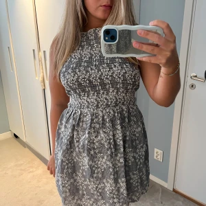 Zara klänning - Nästan inte alls använd dvs är i nytt skick!