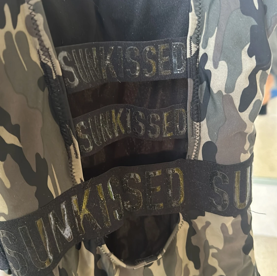 Kamouflagemönstrad baddräkt från Sunkissed - 92