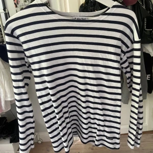 Randig teöja - Super fin randig tröja från Wins nautric säljer då jag har en liknande hemma.