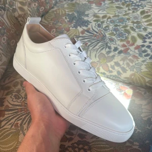 Christian Louboutin  - Ett par helt nya loubs i 45 med låda och allt, LC kan lösas om tveka på äktighet finns 😃