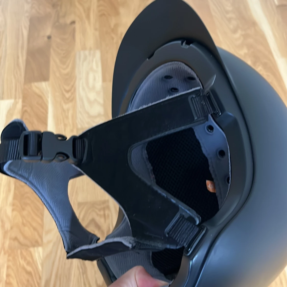 Svart ridhjälm från Fouganza - 92