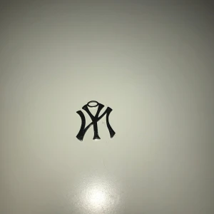 New York Yankees logga  till halsband - New York Yankees loggan till halsbandet. Mer bilder eller frågor skriv gärna