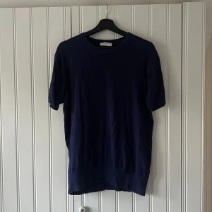 Stickad t-shirt - Stickad t-shirt från tiger of sweden