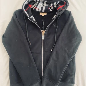 Burberry zip up  - Medium men passar även som small, fler storlekar och färger finns på min profil! Inga skador eller fläckar!  