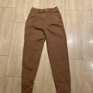 Bruna Cubus byxor  - Säljer dessa bruna Cubus byxor i storlek 36 Pris kan diskuteras 