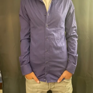 Dressman skjorta  - Säljer nu denna feta dressman skjortan som är i gott skick ☀️🌊 hör av er vid frågor eller funderingar 