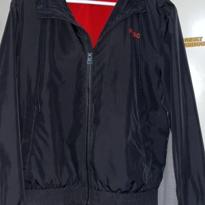 Hugo Jacka - Den är i gott skick köpte den förra sommaren mer info kom pm. Går att pruta