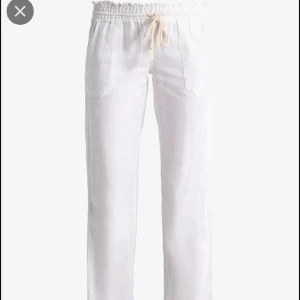 Roxy linnebyxor  - Säljer mina linnebyxor från roxy. Lånade bilder man kan ta egna snart. Dem e lite sönder vid störningen men inget man tänker på sp mycket