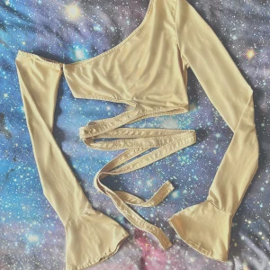 Asymmetrisk Croptop shein - Asymmetrisk croptop från shein Strl XS Fint skick