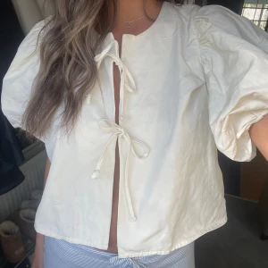 Topp  - Säljer en superfin blus