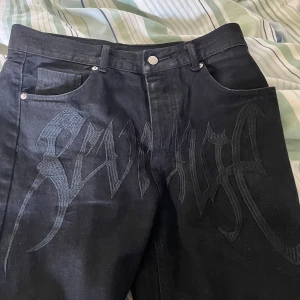 Revenge jeans  - Revenge jeans  Skick 10/10 Sprillans nytt Storlek L Pris kan diskuteras 