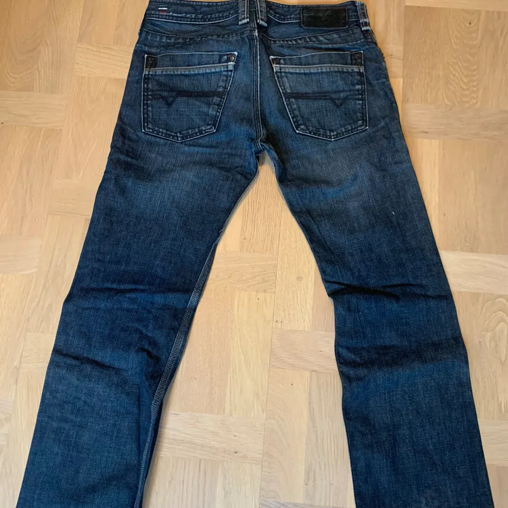 Fina diesel jeans | lite urtvättade och någon liten defekt | kom med frågor . Jeans & Byxor.