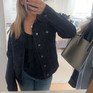 Svart jeansjacka - Nästan aldrig använd
