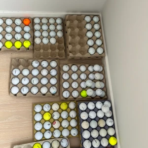 Golf bollar - Säljer golf bollar som titleist prov1, Callaway, Taylor made, har även sämre bollar så som Wilson osv. Kommer överens med pris vid intresse