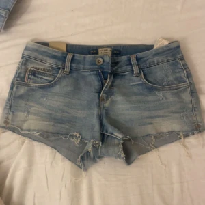 Lågmidjade shorts - Säljer dessa lågmidjade shorts då jag har alldeles för många och behöver rensa ut 💞 skriv privat för mått 
