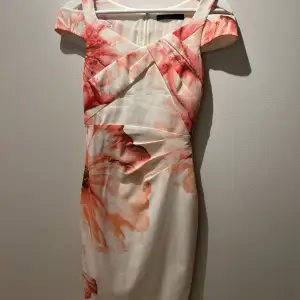 Karen Millen klänning 