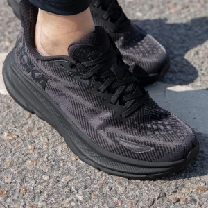 Hoka - Hoka Clifton 9 i storlek 39! Jättesköna och snygga men kommer inte till användning :(